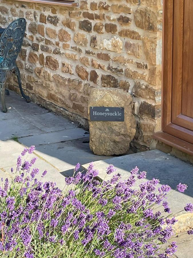 Honeysuckle Cottage - Hillside Holiday Cottages, Cotswolds Warmington Exteriör bild